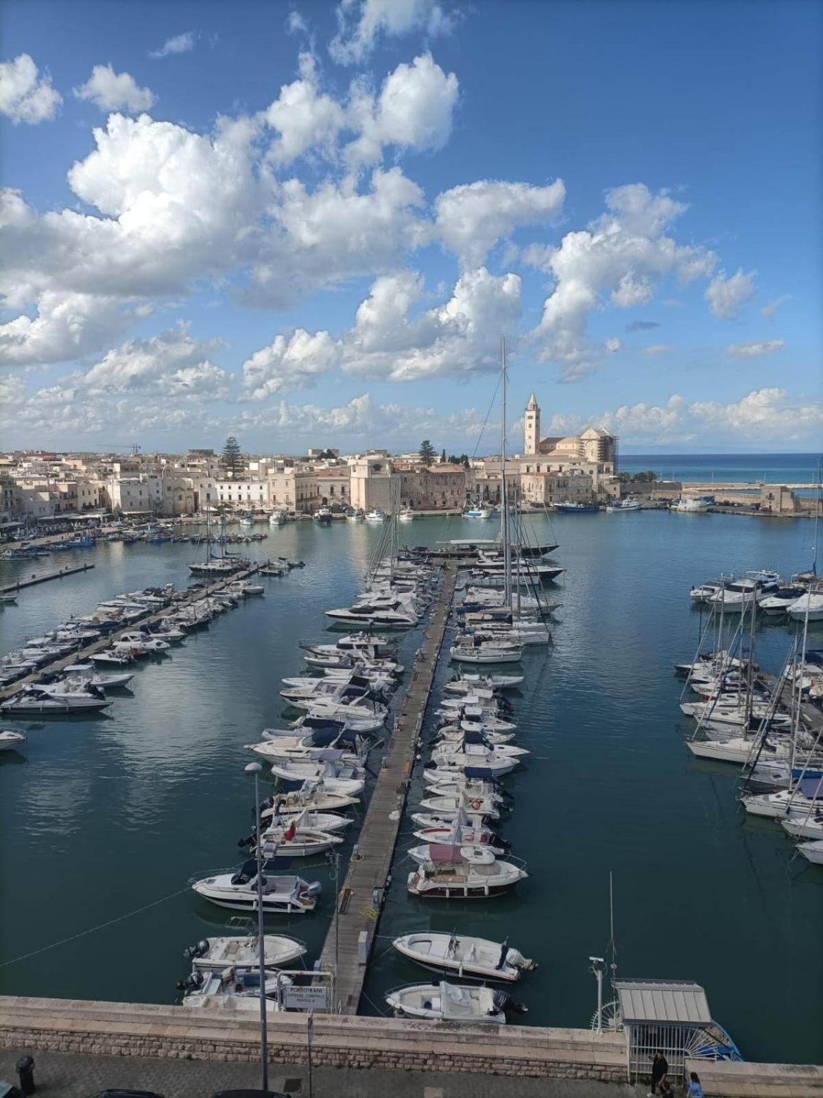 La Finestra Sul Porto Apartment Trani Exterior photo